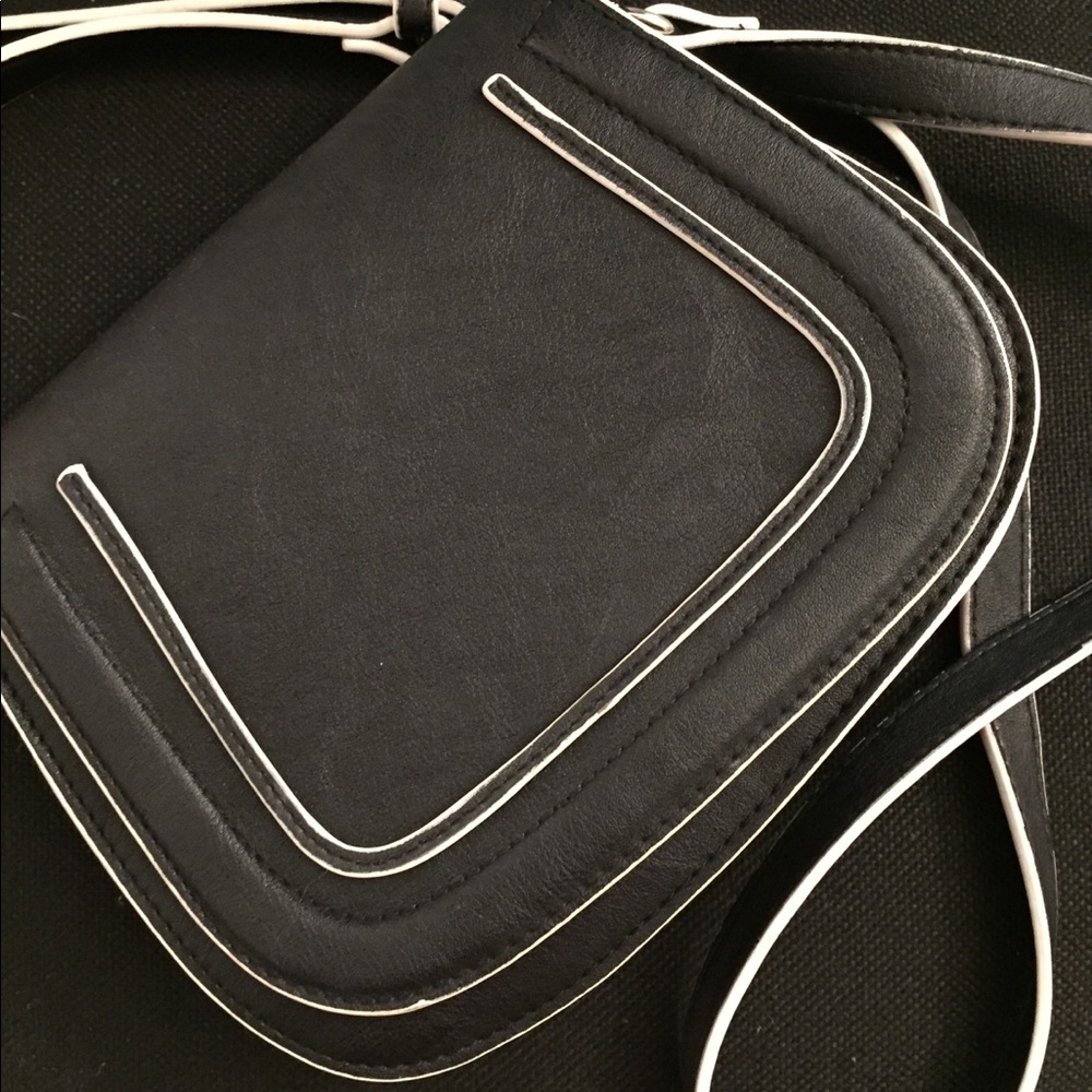 Black and white Cato crossbody purse
